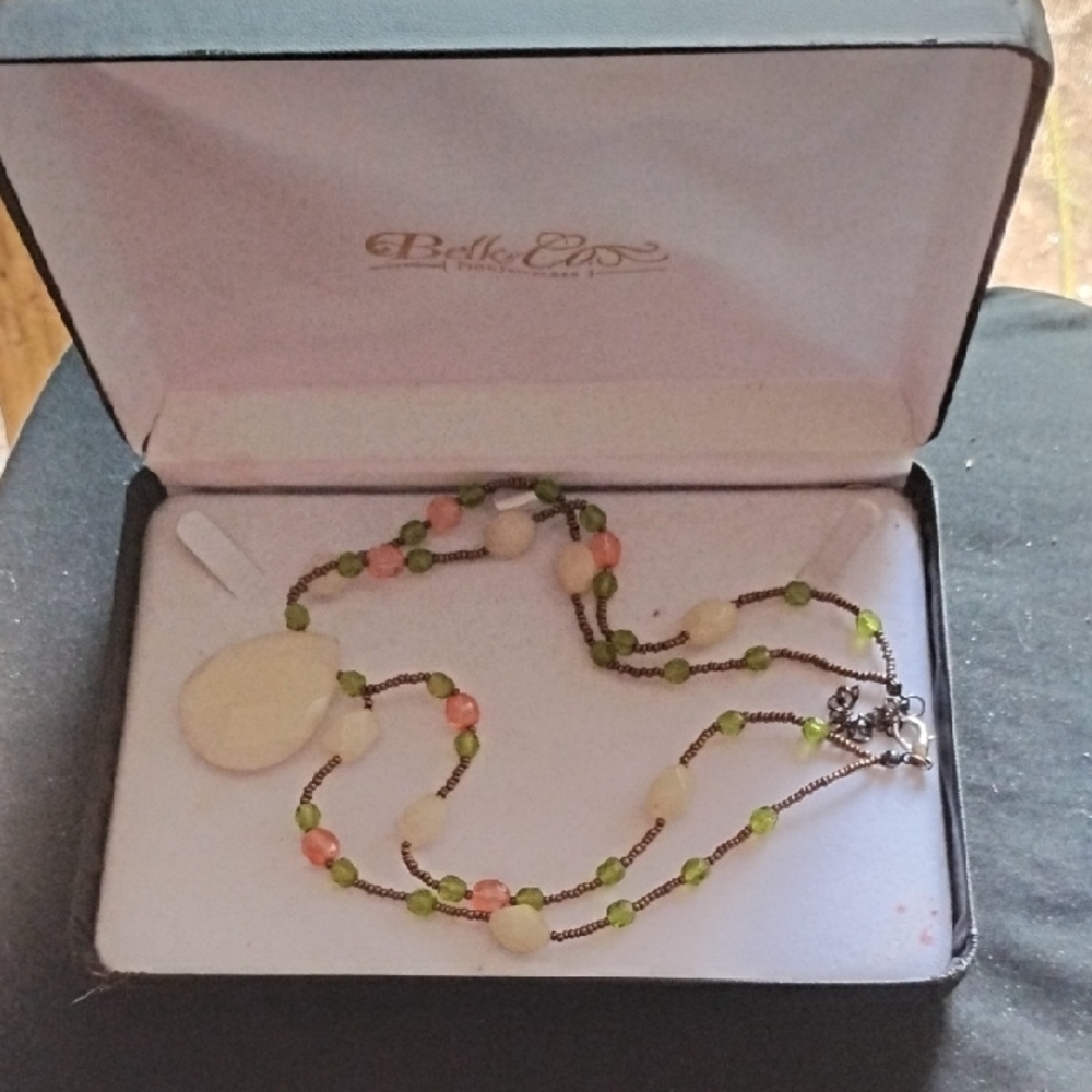 Bella Perlina Cream and Pink Necklace Elegant Jewelry